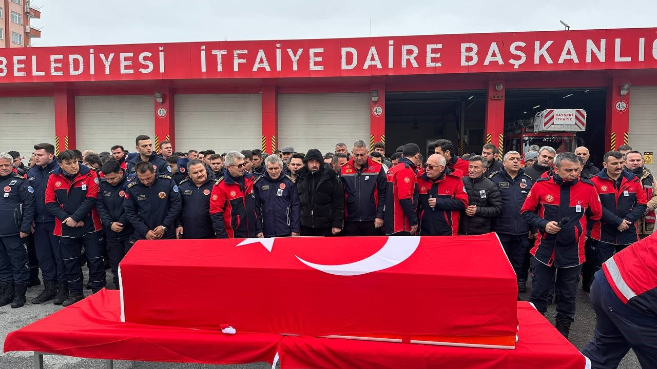 Şehit itfaiye eri düzenlenen törenle son yolculuğuna uğurlandı!