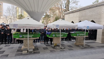 Kızı tarafından defalarca bıçaklanarak öldürülen anne son yolculuğuna uğurlandı!